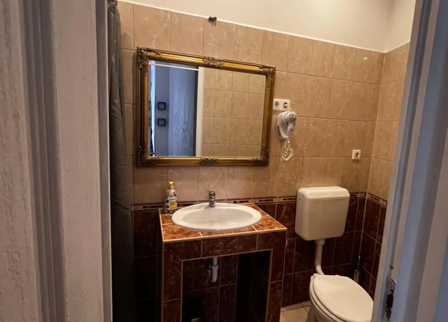 Habitación en casa particular Spring Roses Downtown Boutique Hotel 2 On The Famous Vaci Fashion Street Free Coffee, Tee Budapest