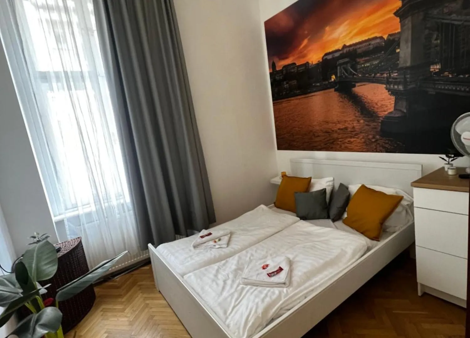 Spring Roses Downtown Boutique Hotel 2 On The Famous Vaci Fashion Street Free Coffee, Tee Budapest Hungría