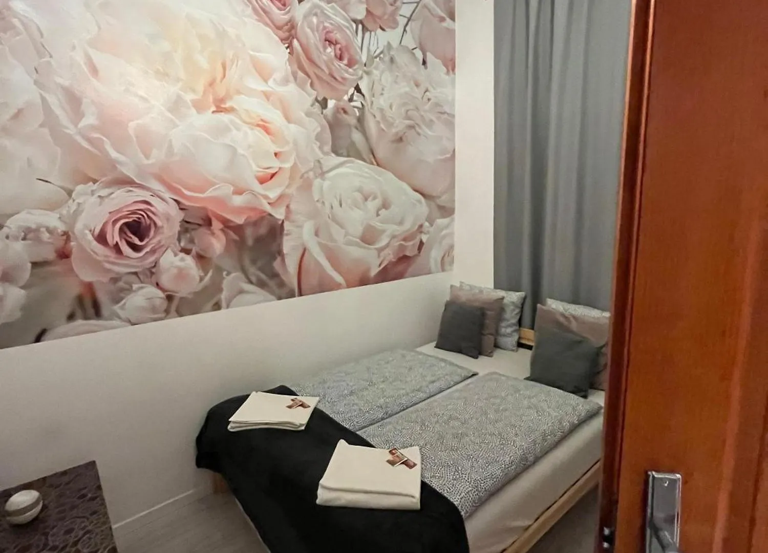 Habitación en casa particular Spring Roses Downtown Boutique Hotel 2 On The Famous Vaci Fashion Street Free Coffee, Tee Budapest