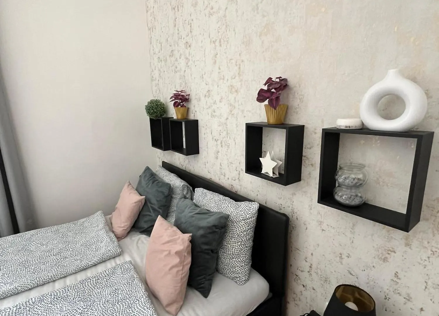 Spring Roses Downtown Boutique Hotel 2 On The Famous Vaci Fashion Street Free Coffee, Tee Budapest 0*,