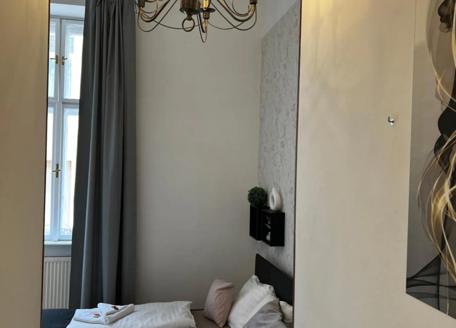 Spring Roses Downtown Boutique Hotel 2 On The Famous Vaci Fashion Street Free Coffee, Tee ブダペスト ホームステイ